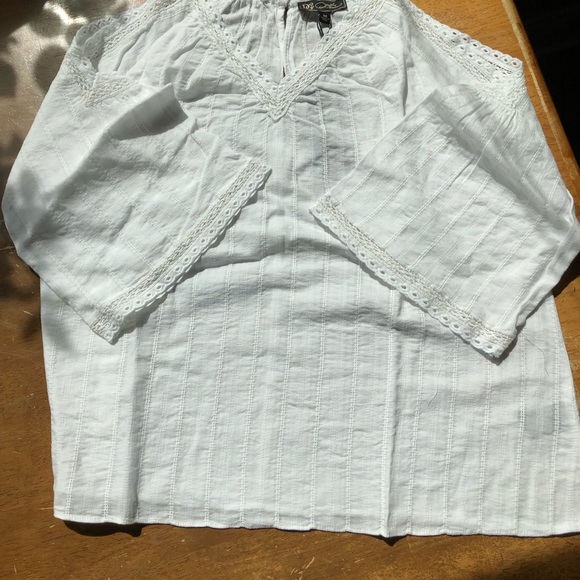 NWT FINAL REDUCTION Cold Shoulder Crochet Top - Picture 8 of 8